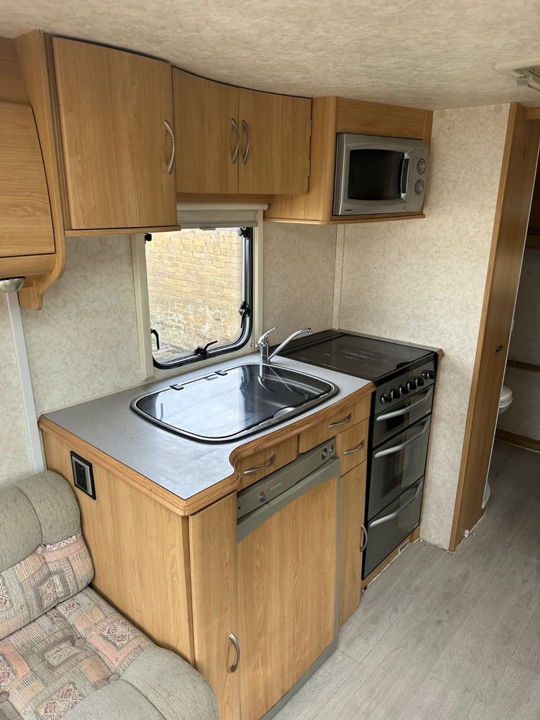 Lunar clubman caravan 2004