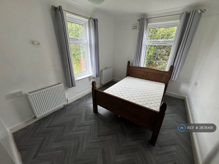1 bedroom flat in Greenbay Road, London, SE7 (1 bed) (#2678491)
