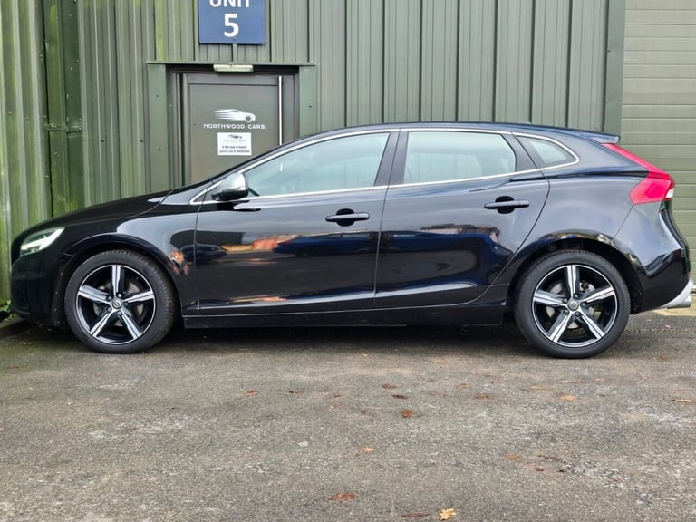 2017 Volvo V40 2.0 D2 R-Design Nav Plus Hatchback 5dr Diesel Manual Euro 6 (s/s) (120 ps) Hatchba...