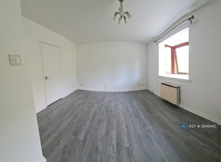 2 bedroom flat in Tippett Rise, Reading, RG2 (2 bed) (#2649442)