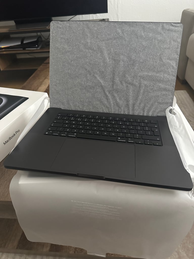 Apple macbook pro 2024 16 inch brand new