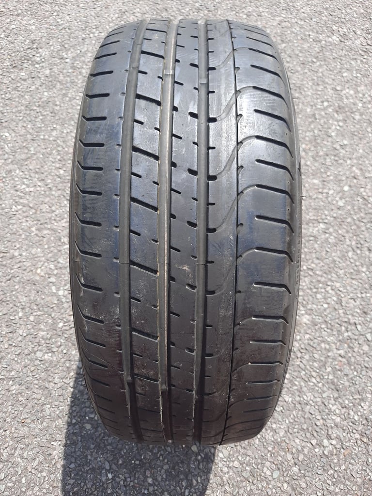 image for Pirelli P Zero 225/35/R19,Run Flat!