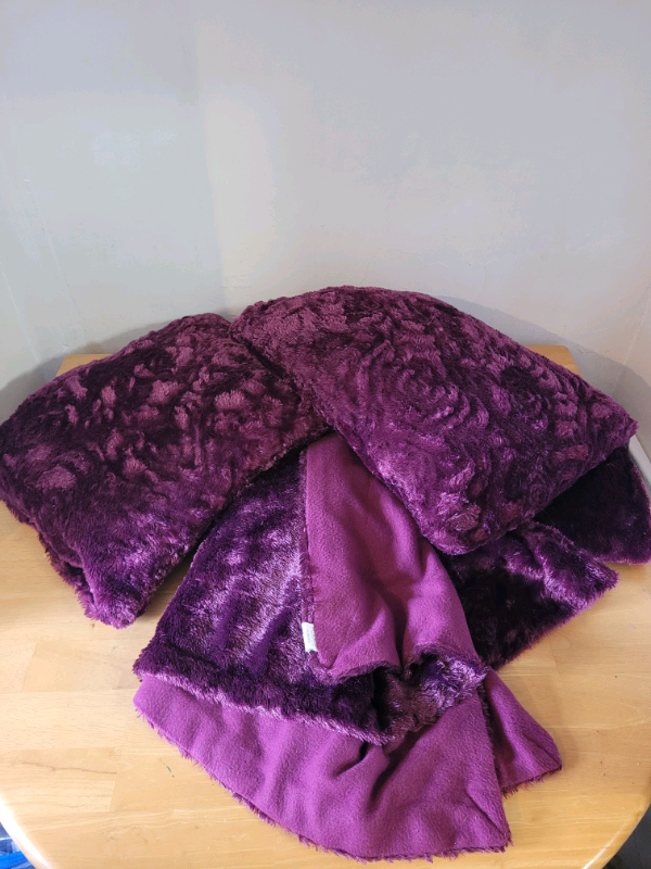 image for Purple soft throw and 2 cushions. Good condition.