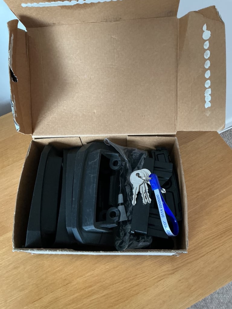 Thule roof bars and kit 