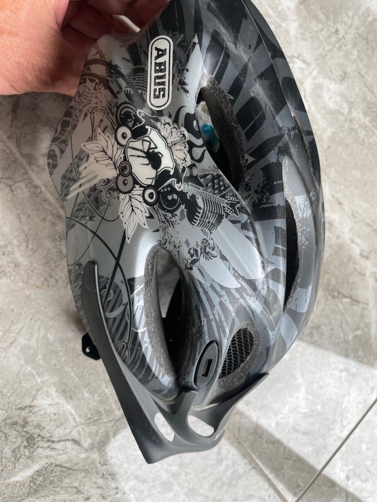 Cycle helmet 