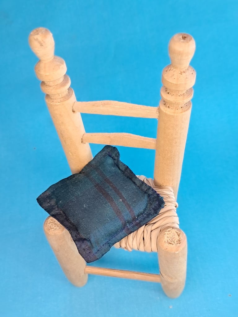 Vintage  mini chair with pilow 6-inch. (Can bee for dolls house). As seen. 