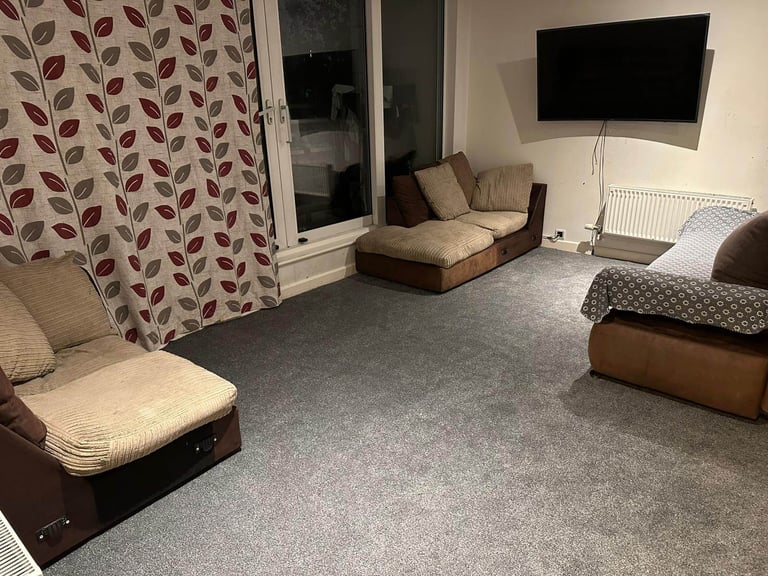 1 room in a 2 bed flat 
