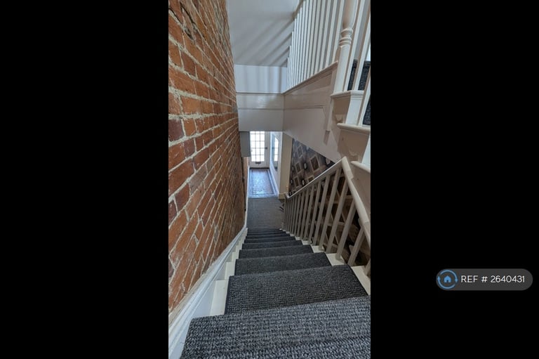 3 bedroom flat in Wincheap, Canterbury, CT1 (3 bed) (#2640431)