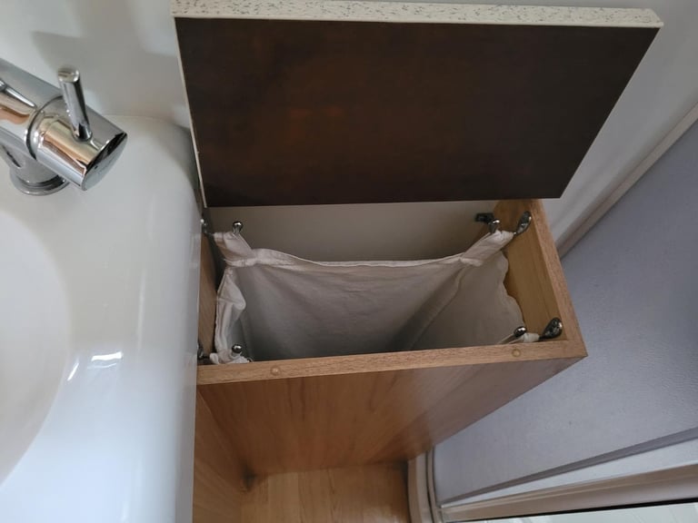 Bailey Unicorn Valencia 2014 Single Axle 4 Berth - Fixed Bed, Motor Mover, ATC