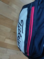 Titleist golf stand bag in used condition all pockets zip work although some toggle missing 
