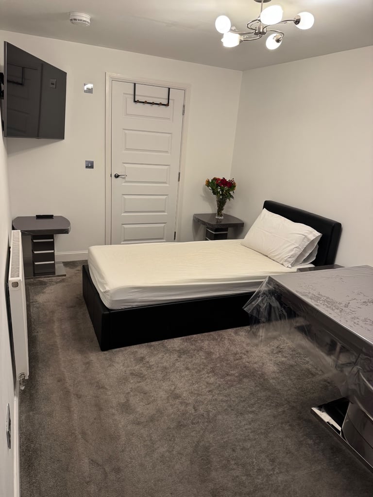 Double bedroom for rent with en-suite