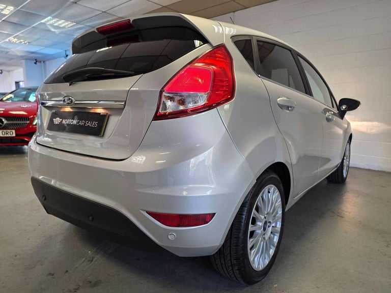  Ford Fiesta 1.6 Titanium Powershift Euro 5 5dr Petrol Automatic
