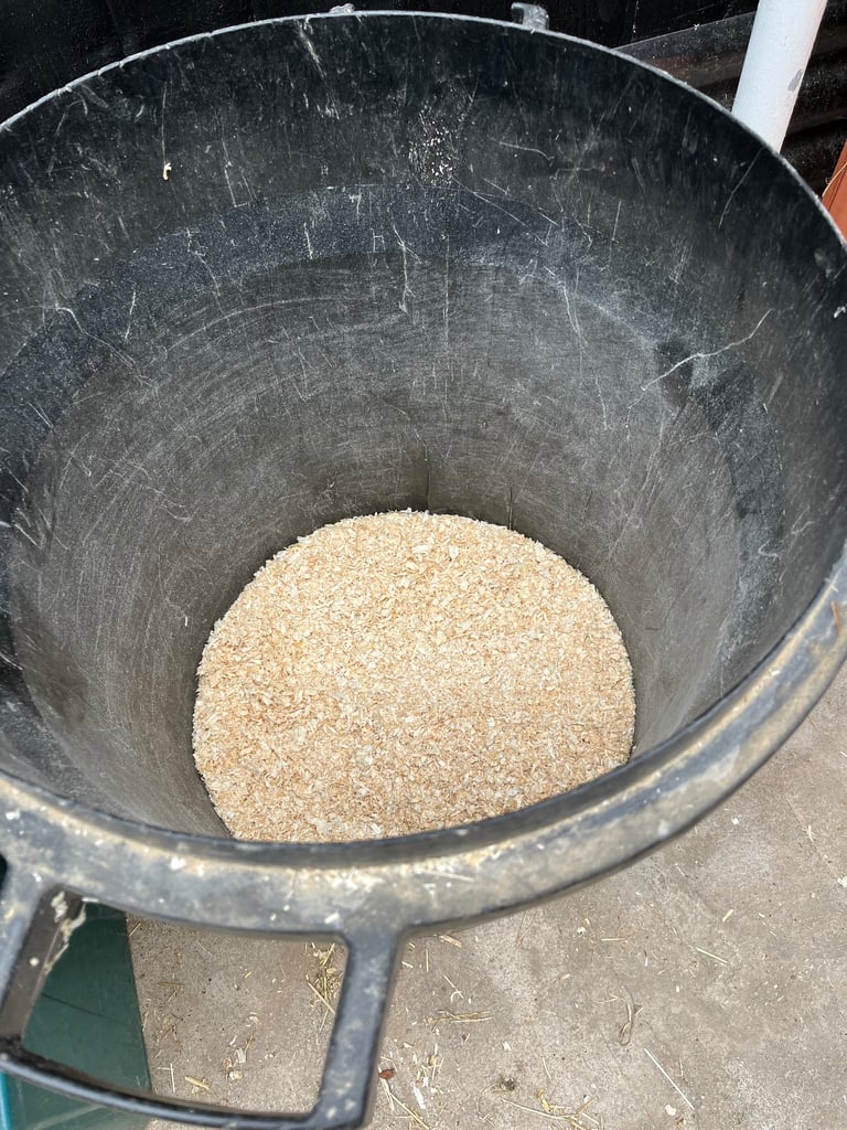 Large rabbit / guinea pig hutch  / garden run - food and accessories