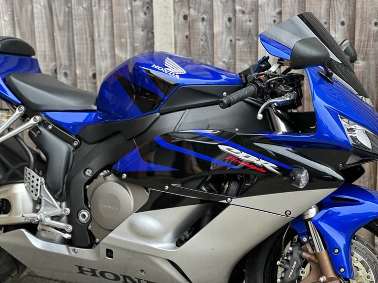 HONDA CBR 1000 RR FIREBLADE 2005 (05) SUPER SPORT + YOSHIMURA + 13,000 MILES 