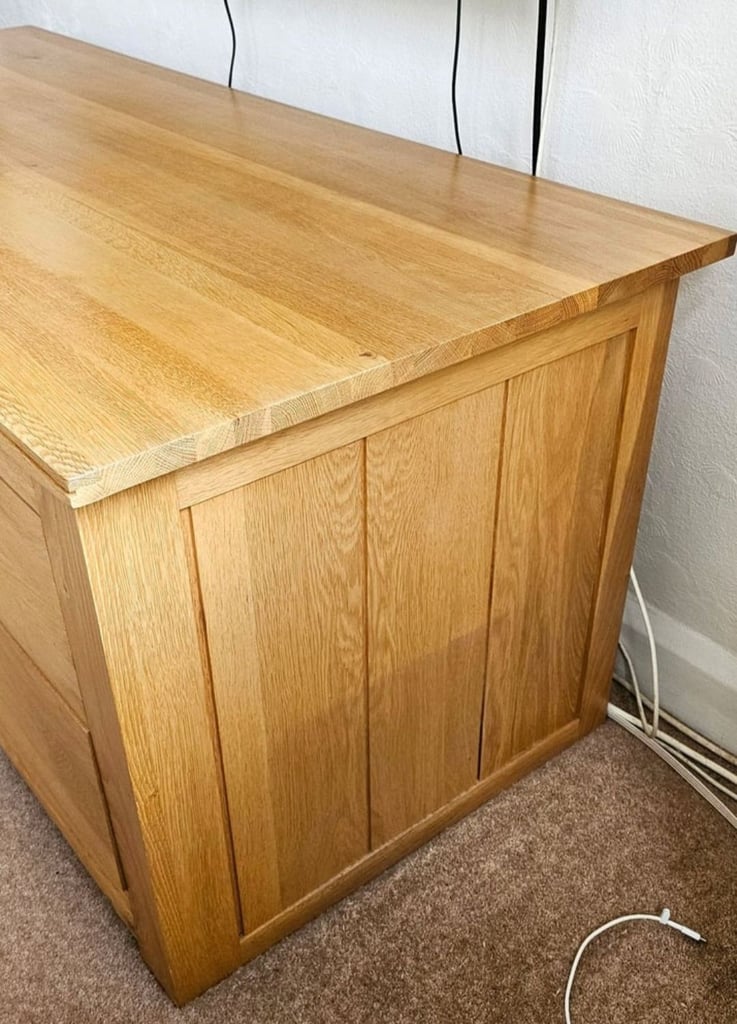 Oak Furnitureland 100% SOLID OAK WOOD Large TV Unit - Quick Sale!
