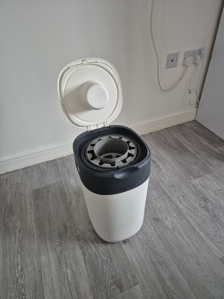 image for Tomme tippee twist and clik bin nappy
