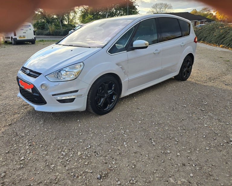 Ford smax turbo in pearlescent white 
