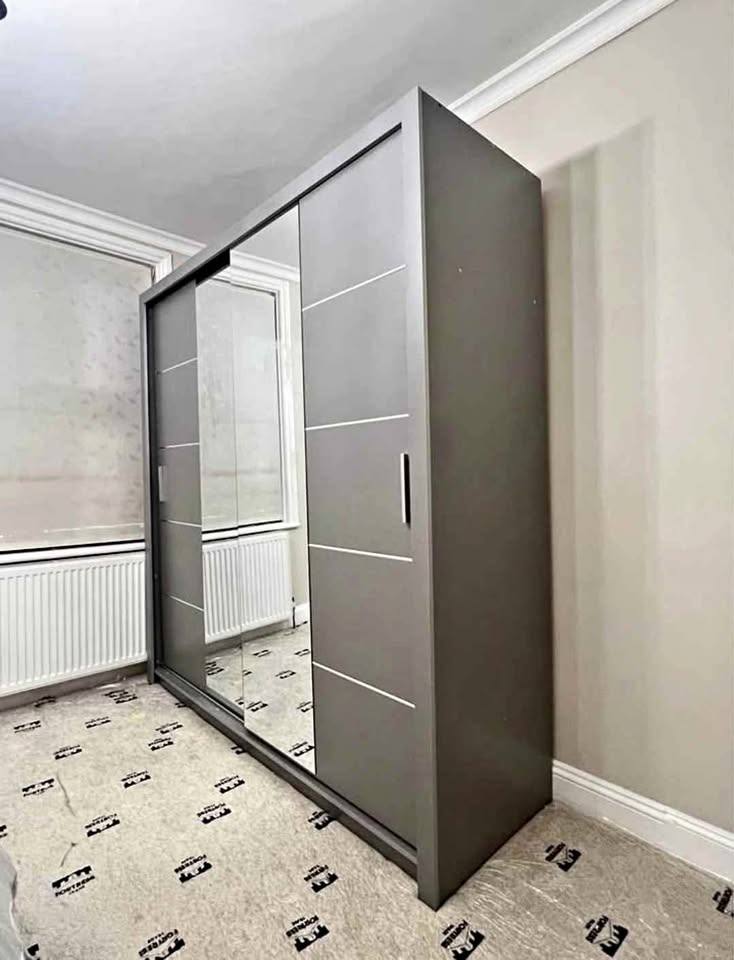 ♥️Beautiful 2,3 door sliding wardrobe with Plenty of pace for hanging and shelves.♥️🥳 cash on deliv