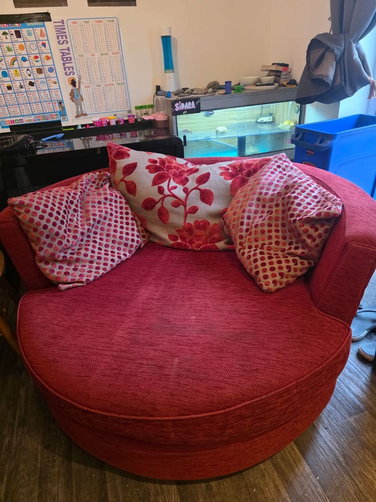 Swivel sofa chair