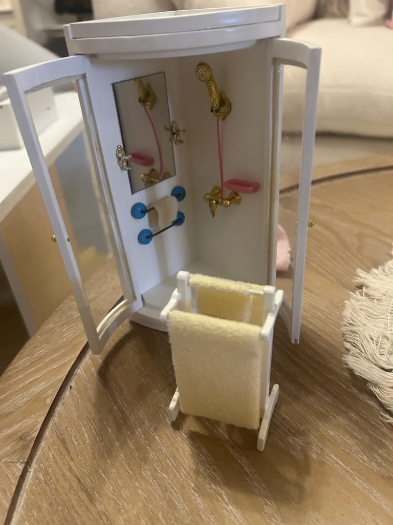 Dolls house shower and towel stand 1:12,
