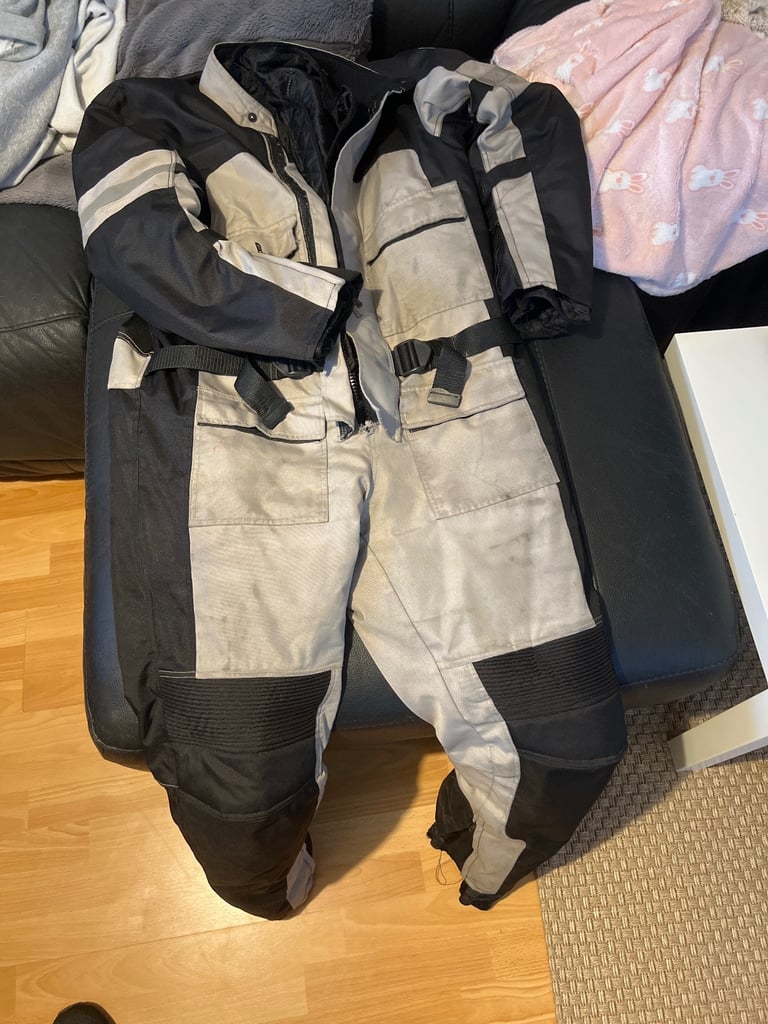 Motorcycle suit with pads inside