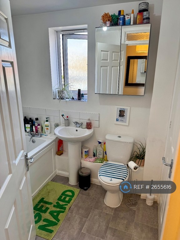 1 bedroom flat in Redcliff Mead Lane, Bristol, BS1 (1 bed) (#2655616)