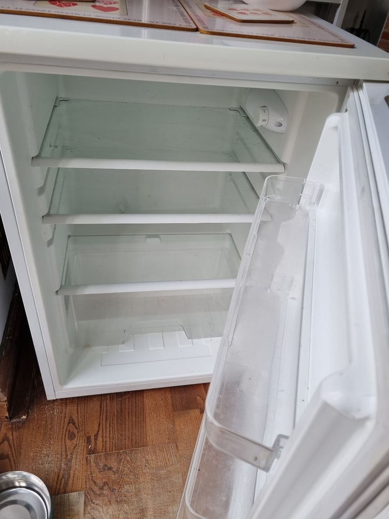 SOLD !!! Fridge freestanding 