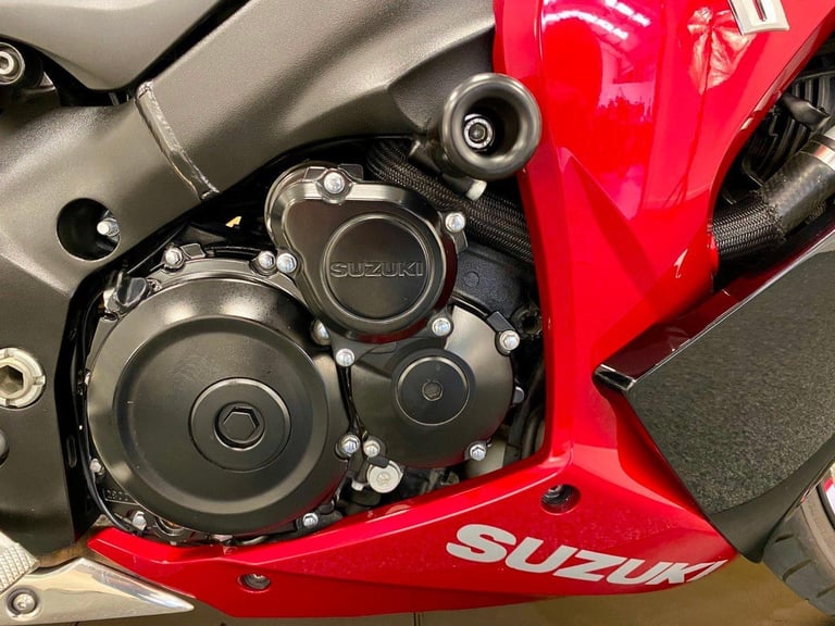 IMMACULATE 2015 SUZUKI GSX-S1000F, ONLY 15639, GREAT SPEC, FSH