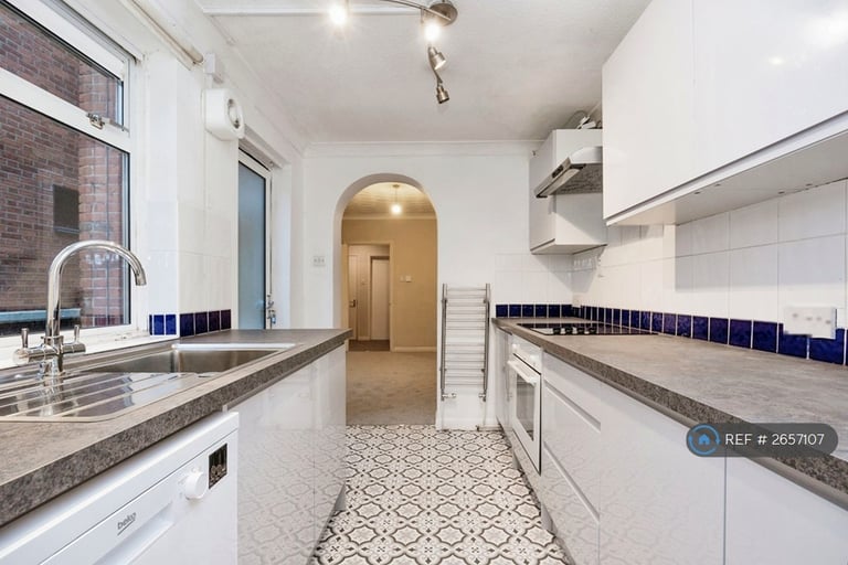 2 bedroom flat in Church Road, Guildford, GU1 (2 bed) (#2657107)