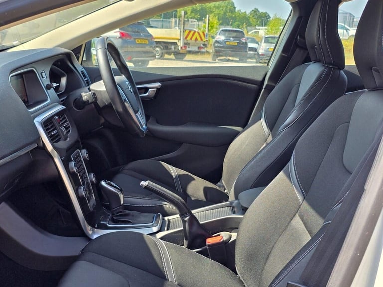 2019 Volvo V40 2.0 D2 Momentum Edition Auto Euro 6 (s/s) 5dr Hatchback Diesel Automatic