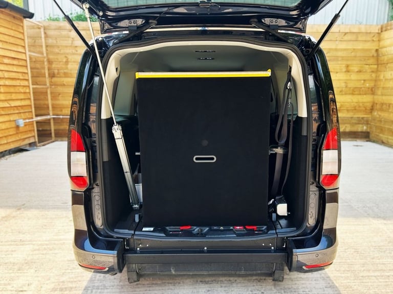 2024 Ford Tourneo Connect 2.0 EcoBlue Titanium 5dr Auto [7 seat] MPV DIESEL Automatic