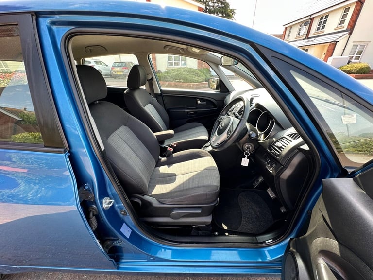 2010 Kia Venga 1.6 2 Auto Euro 5 5dr HATCHBACK Petrol Automatic
