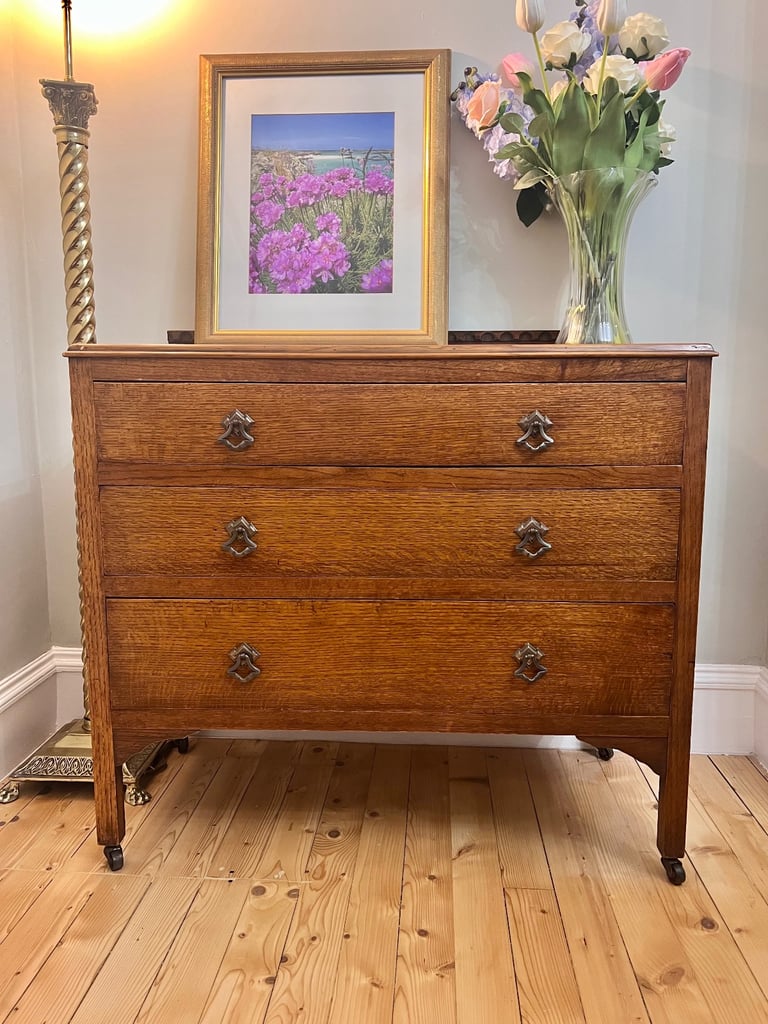 Lovely antique chest of drawers dresser 