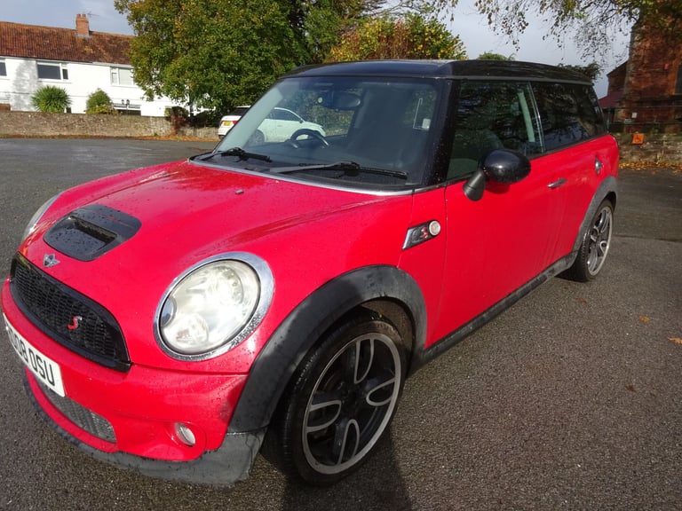 Mini Cooper S Clubman 2008 1.6 petrol turbo - Shiny Red