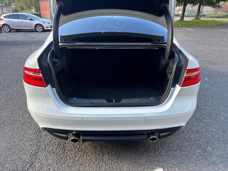 JAGUAR XE 2.0 d R-Sport 2017