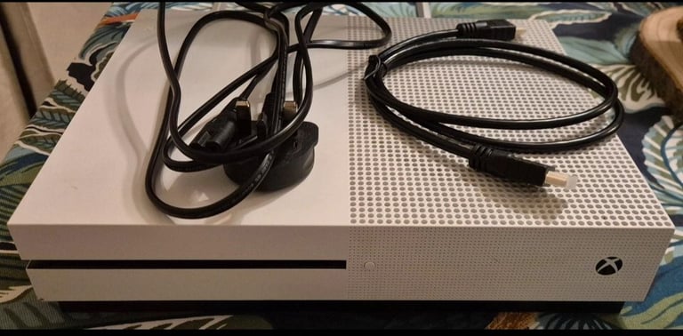 Xbox One S 1tb With Leads 