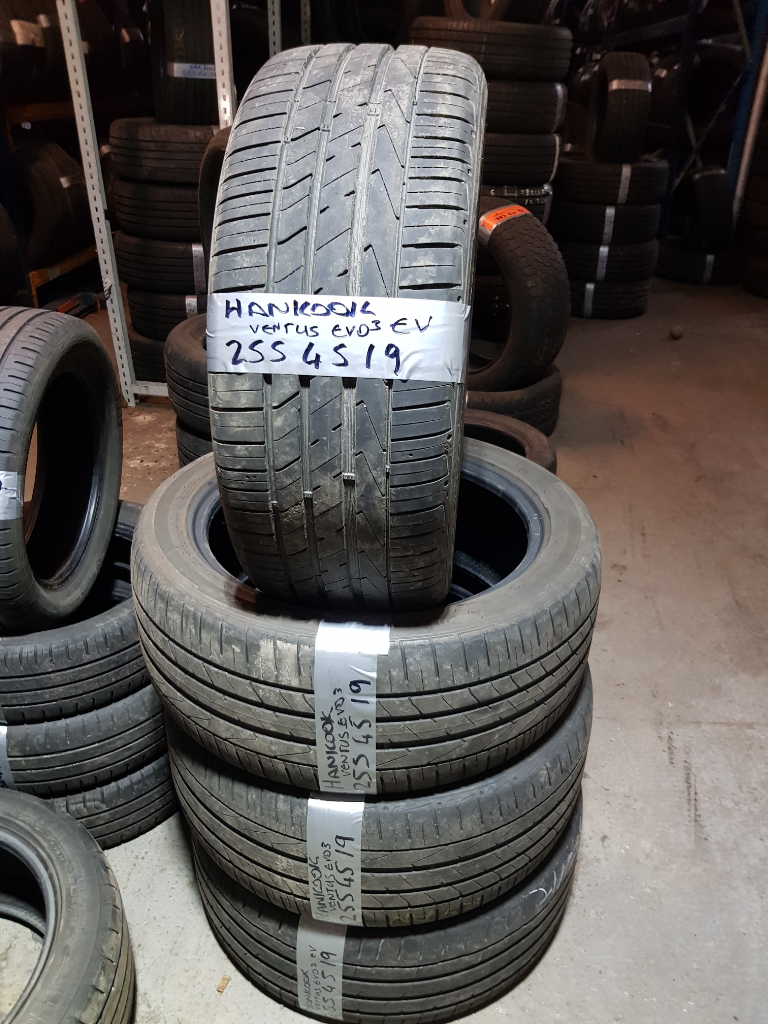 image for 255 45 19 pirelli P rosso Matching set ONLY £200 fitted and balanced open 7 days a week