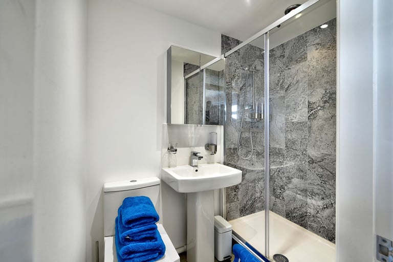 £1000pcm. All Bills Included, Boutique 1 Bedroom Apartment With Off Road Parking & Free Wi-Fi
