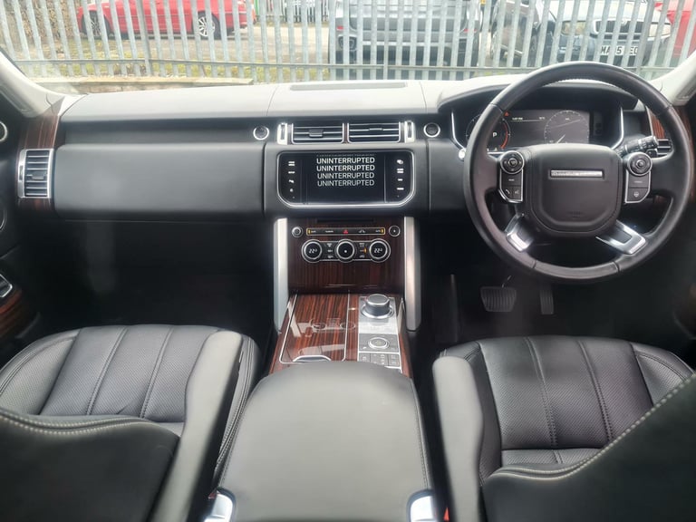 Land Rover Range Rover vogue SE AUTO 3.0 TDV6 Black pack FSH WITH LAND ROVER 