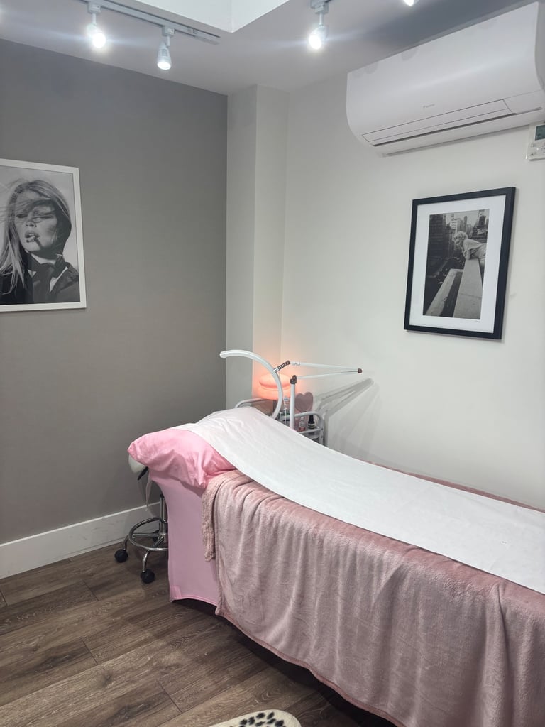 Beauty room to rent 