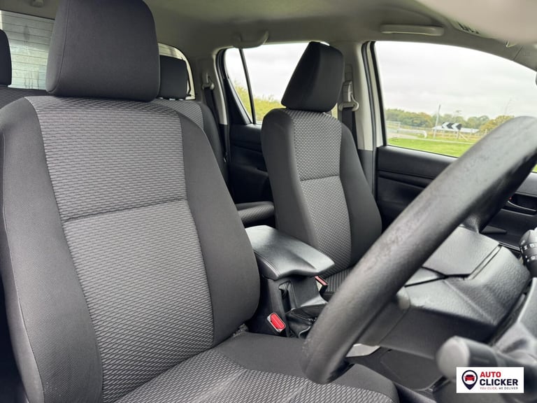 2020 Toyota Hilux 2.4 D-4D Active Pickup Extended Cab 4dr Diesel Manual 4WD Euro 6 (3.5t) (15 Pic...
