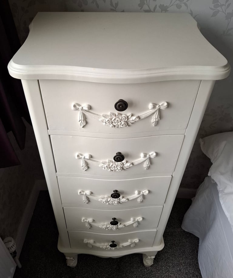 Tallboy chest of drawers