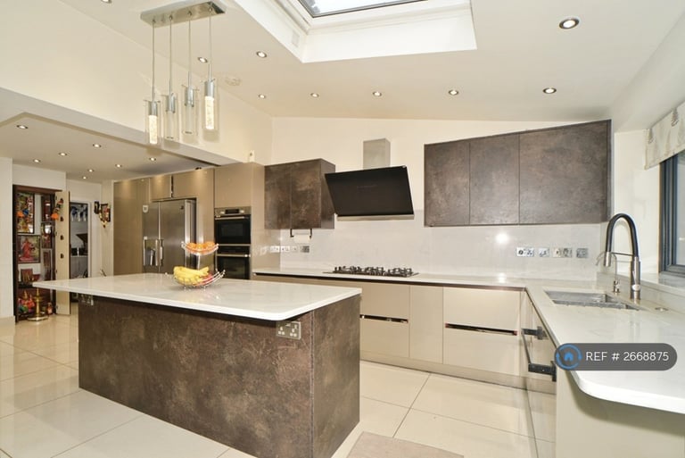 4 bedroom house in Lysander Way, Orpington, BR6 (4 bed) (#2668875)