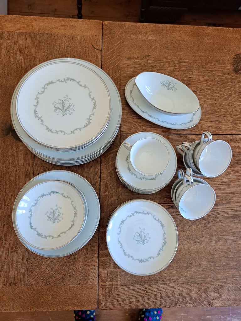 47 piece Noritake China Chaumont pattern Dinner service