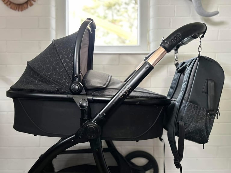 Egg2 Luxury pushchair and Shell I-size car seat special edition bundle in black Geo