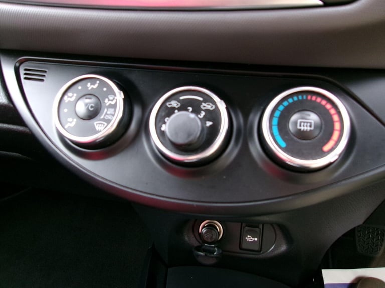 2015 Toyota Yaris 1.33 VVT-i Sport 5dr HATCHBACK PETROL Manual