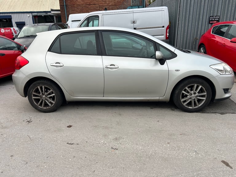 Toyota, AURIS, spare or repair Hatchback, 2009, Manual, 1329 (cc), 5 doors