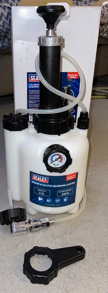 Sealey 2.5L BRAKE & CLUTCH BLEEDING SYSTEM