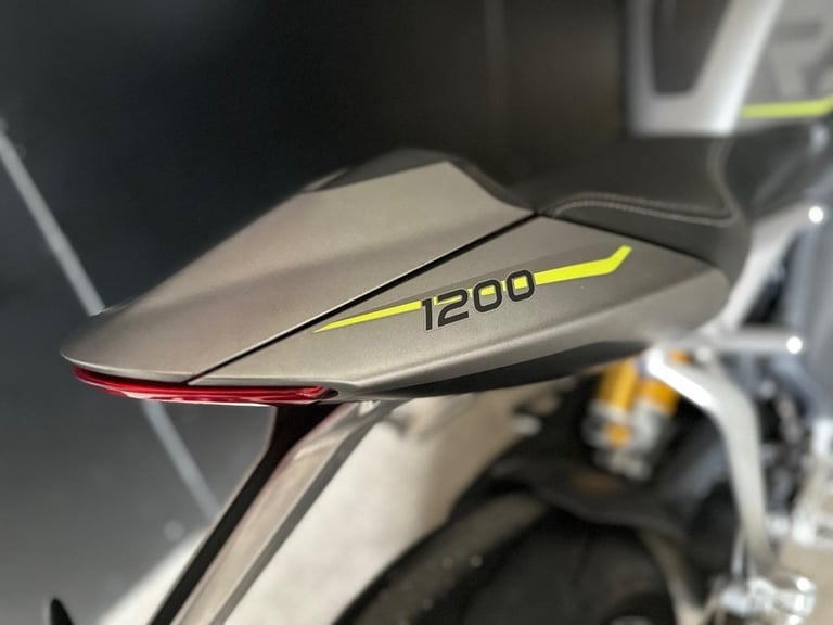 STUNNING ONE OWNER 2021/21 TRIUMPH SPEED TRIPLE 1200 RS MOTORCYCLE
