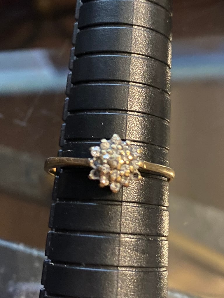 9ct gold and diamond ring